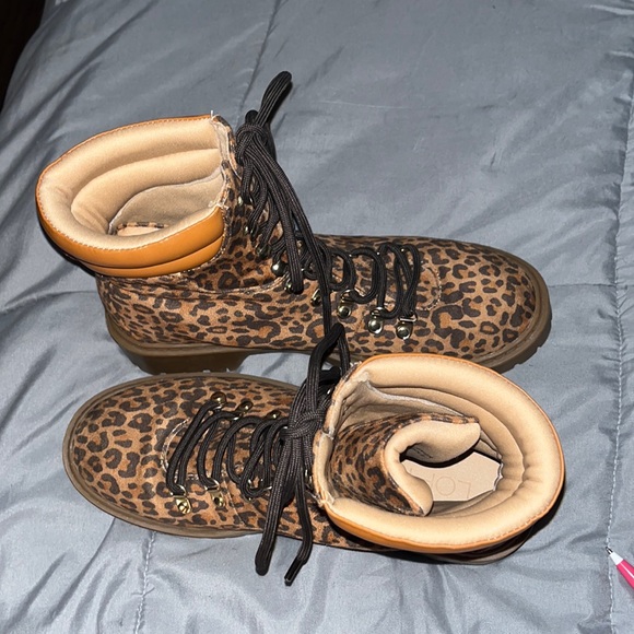 Ann Taylor leopard print combat boots! Super Cute! - Picture 3 of 8
